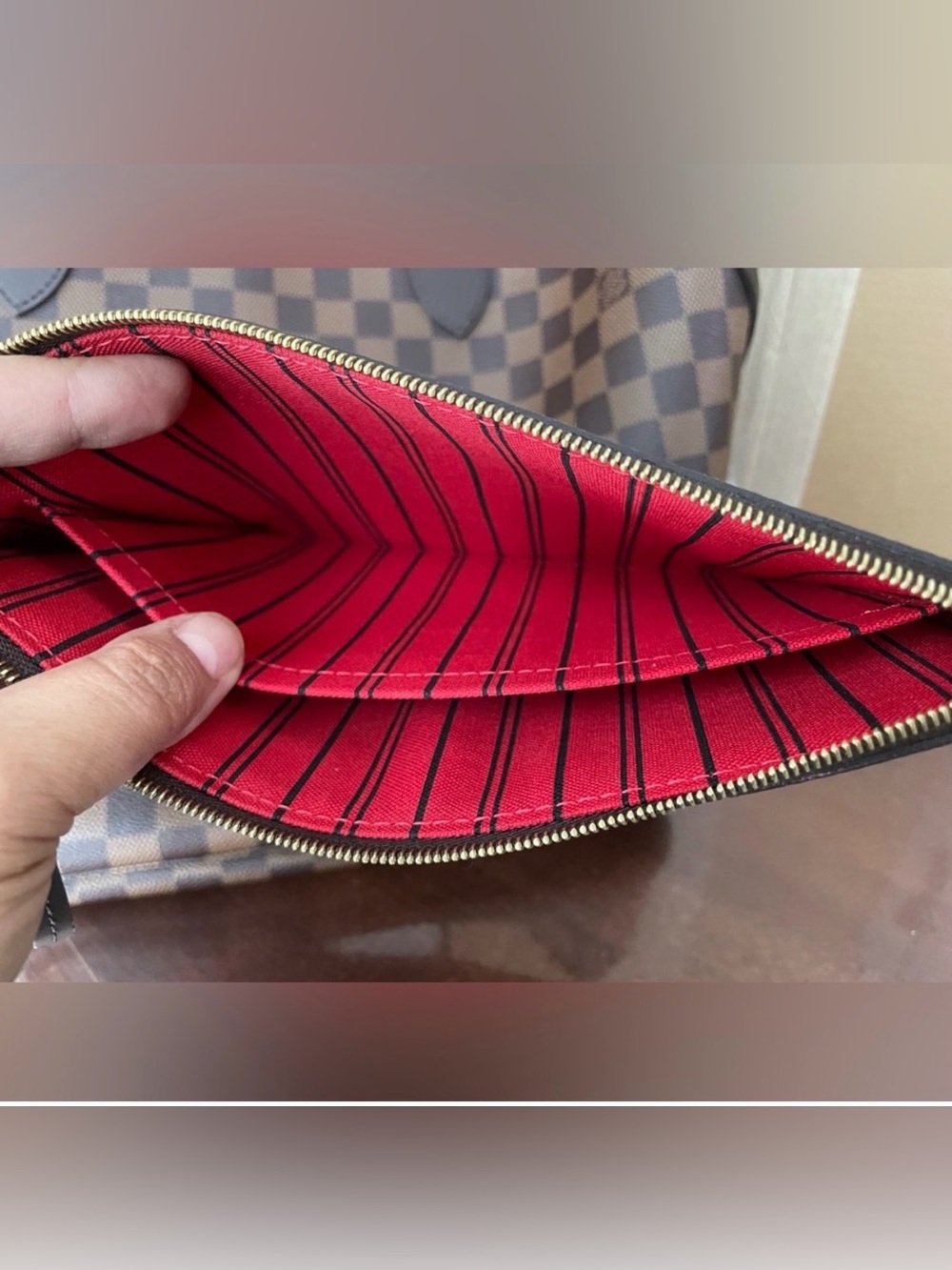 Authentic LOUIS VUITTON Damier Neverfull MM Pouch. - Picture 12 of 13